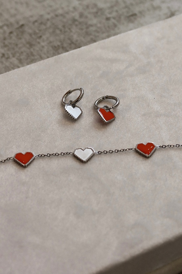 Браслет-цепочка с сердцами фирменного цвета TULIPONERO